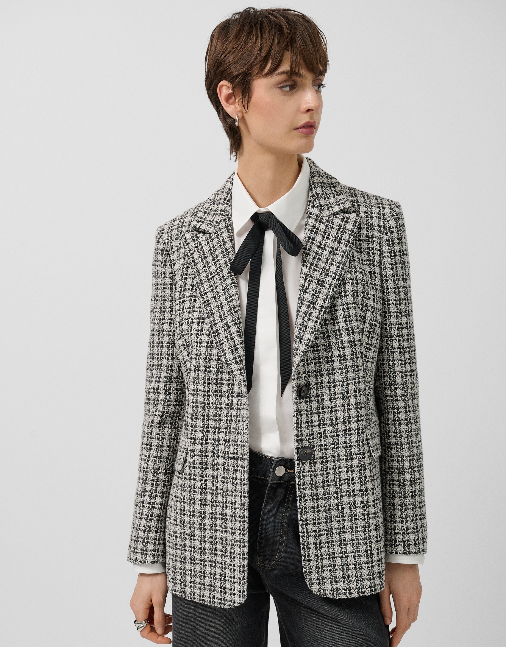 Chaqueta corta tweed blanco y negro hilos dorados