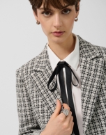 Chaqueta corta tweed blanco y negro hilos dorados