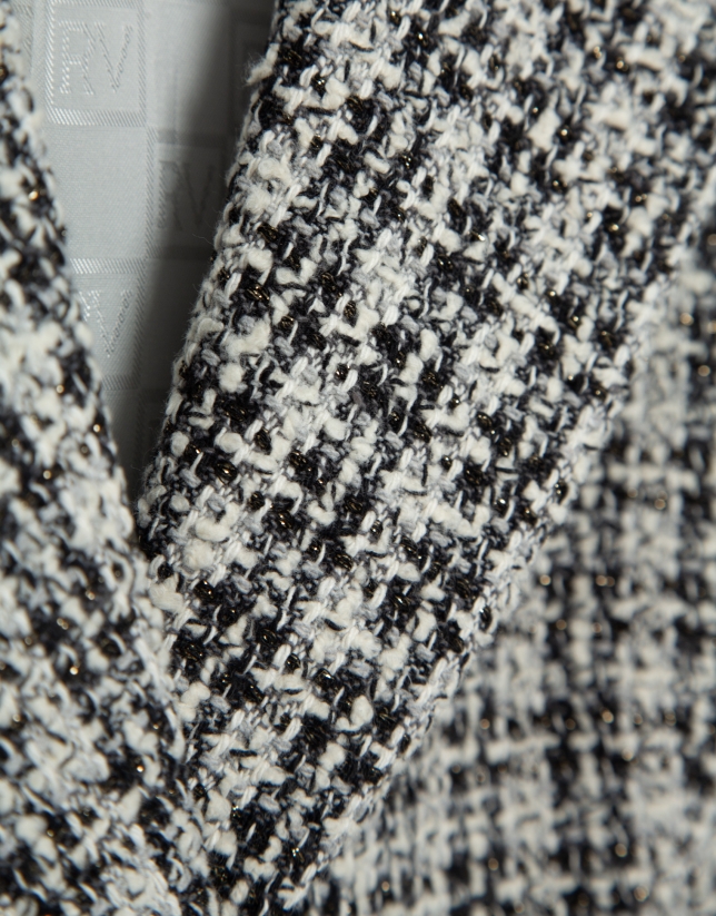 Chaqueta corta tweed blanco y negro hilos dorados