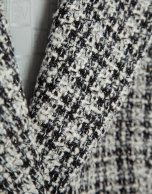 Chaqueta corta tweed blanco y negro hilos dorados