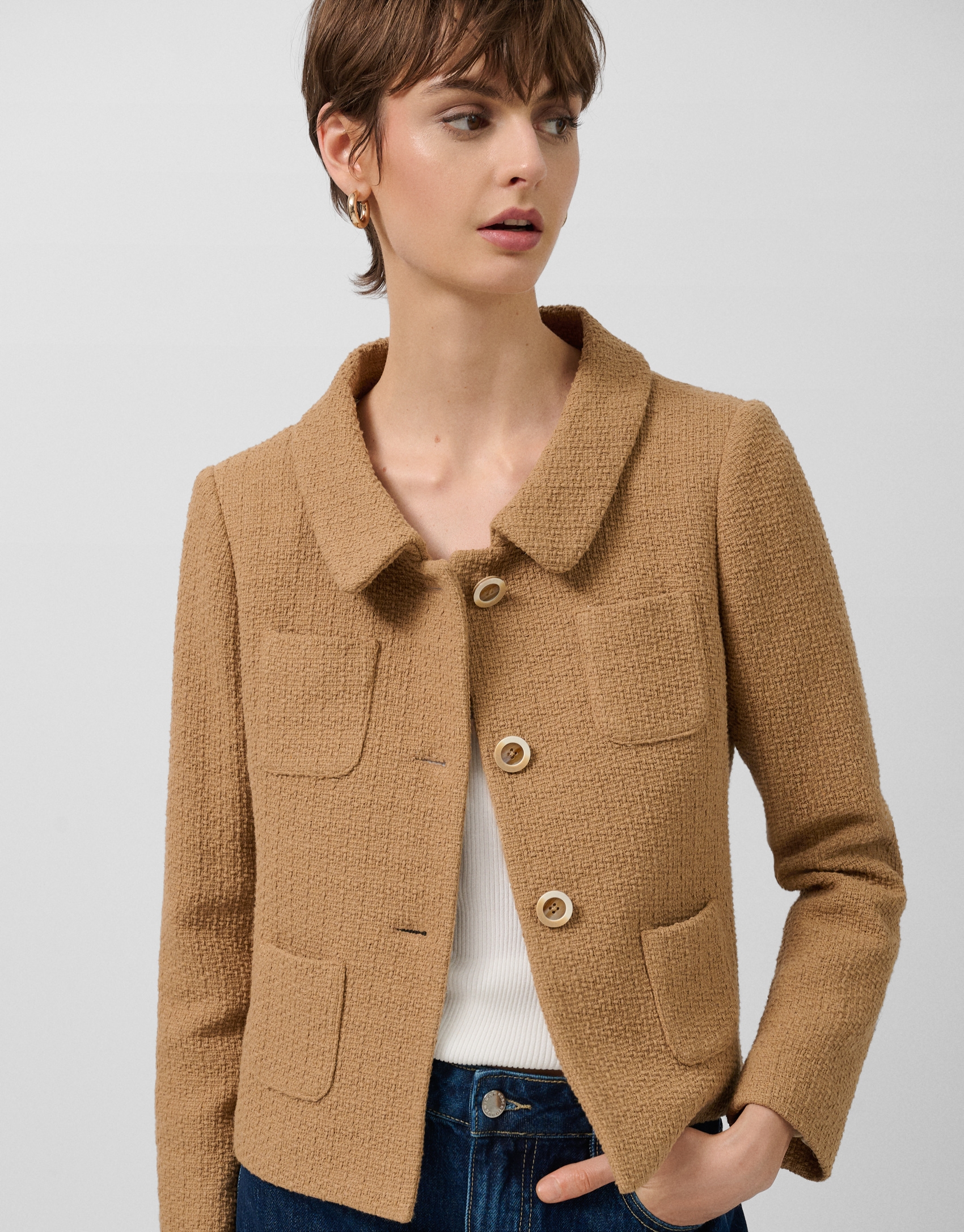 Chaqueta corta cuatro bolsillos cámel