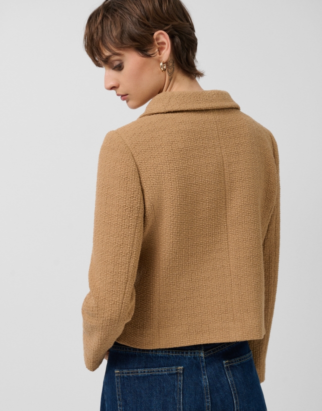 Short camel four-pocket jacket