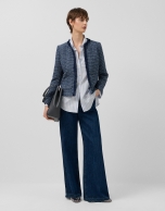 Chaqueta corta azul con pasamanería en delantero