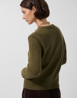 Chaqueta lana verde con dibujos calados