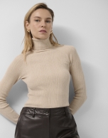 Jersey cuello subido canalé irregular beige