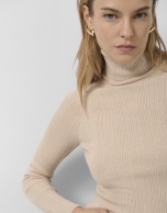 Jersey cuello subido canalé irregular beige