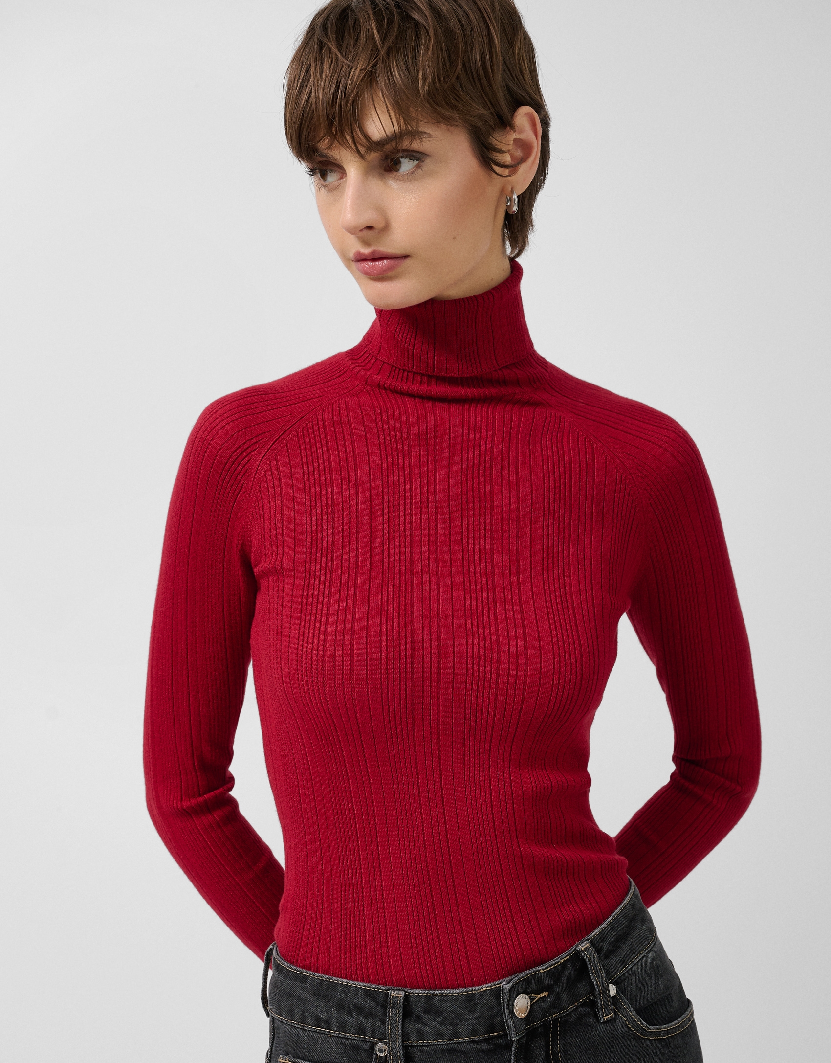 Jersey cuello subido canal&eacute; irregular burdeos