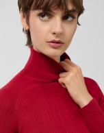 Jersey cuello subido canalé irregular burdeos