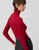 Jersey cuello subido canalé irregular burdeos