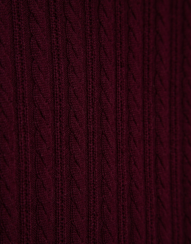 Long-sleeved burgundy wool sweater with eights and lines