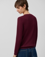 Long-sleeved burgundy wool sweater with eights and lines