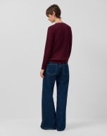 Long-sleeved burgundy wool sweater with eights and lines