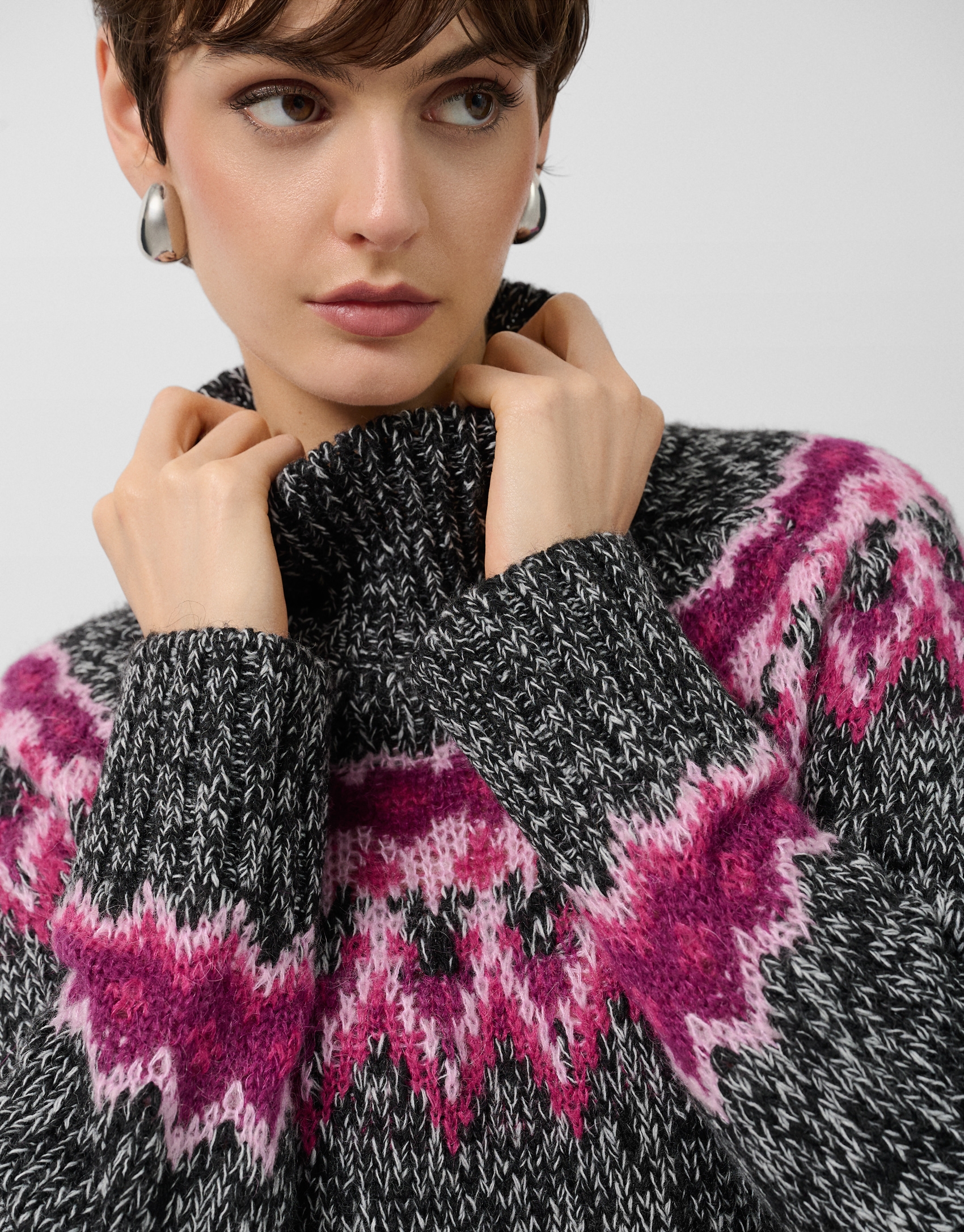 Grey high neck sweater with pink alpine design