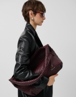 Maxi Paula Hobo shoulder bag in burgundy braided leather