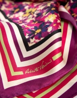 Pañuelo seda estampado flores frambuesa