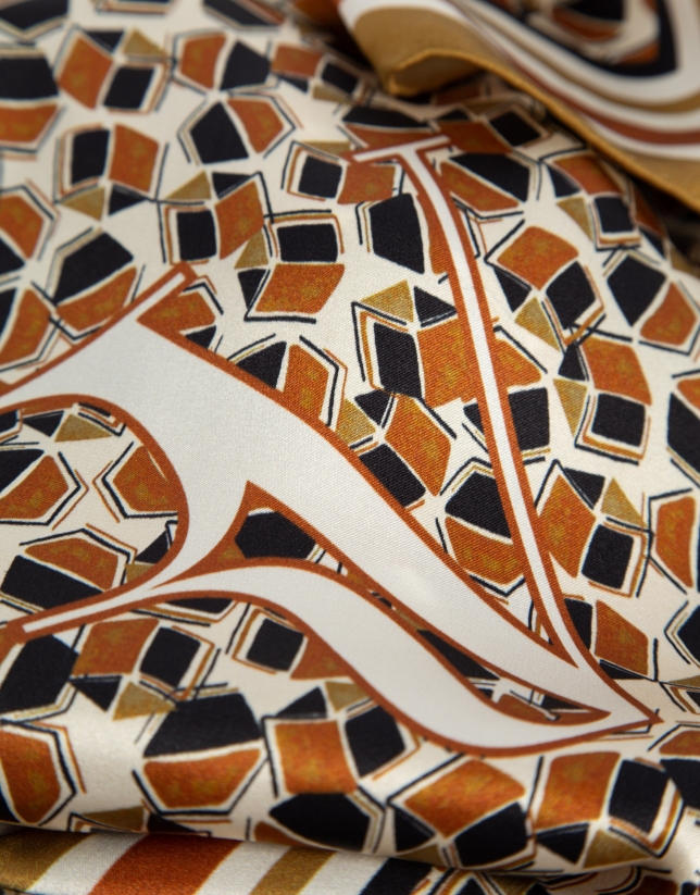 Pañuelo seda estampado geométrico marrón y cámel