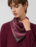 Pañuelo seda diseño corbatero tonos burdeos