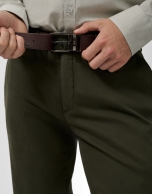 Pantalón chino tintado caqui