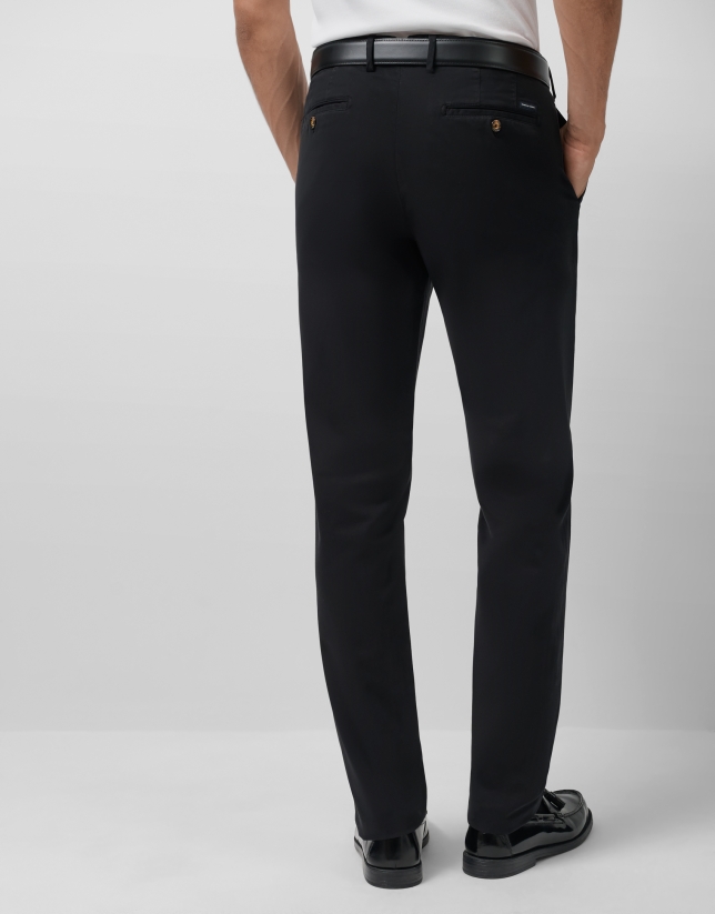 Pantalón chino tintado negro
