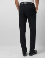 Pantalón chino tintado negro