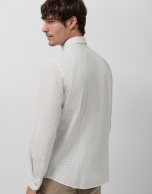 Regular geometric print sport shirt