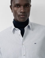 Camisa sport regular estampado flor marina