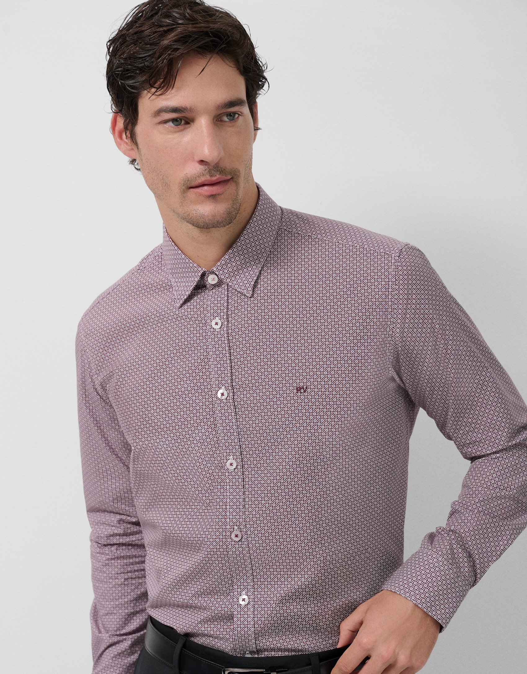 Camisa sport slim ciruela estampado geométrico