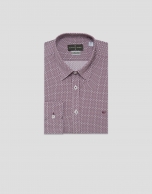 Camisa sport slim ciruela estampado geométrico