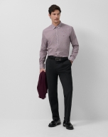 Camisa sport slim ciruela estampado geométrico
