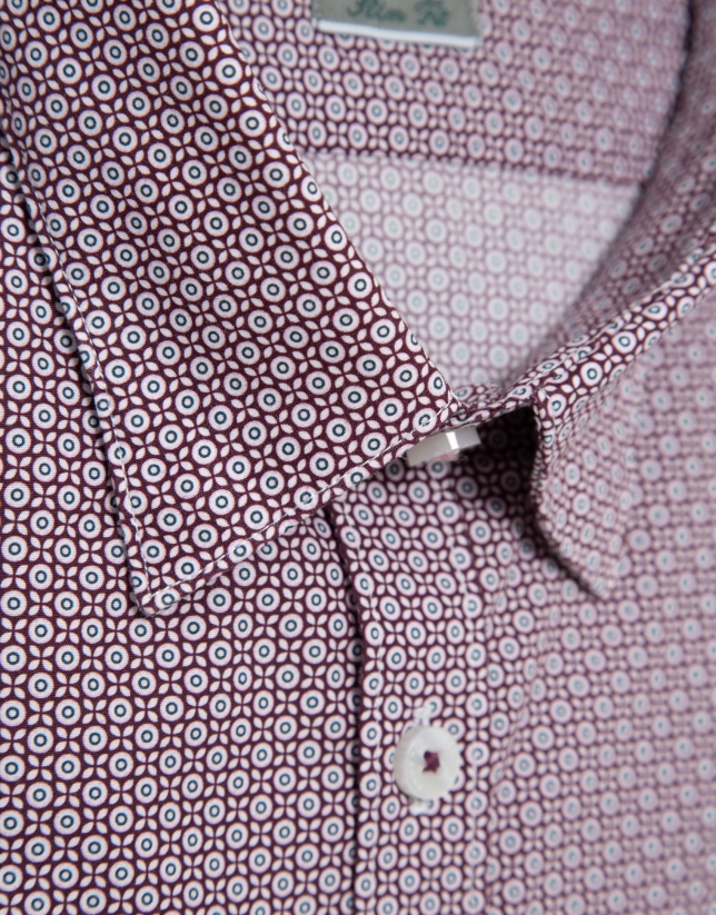 Camisa sport slim ciruela estampado geométrico