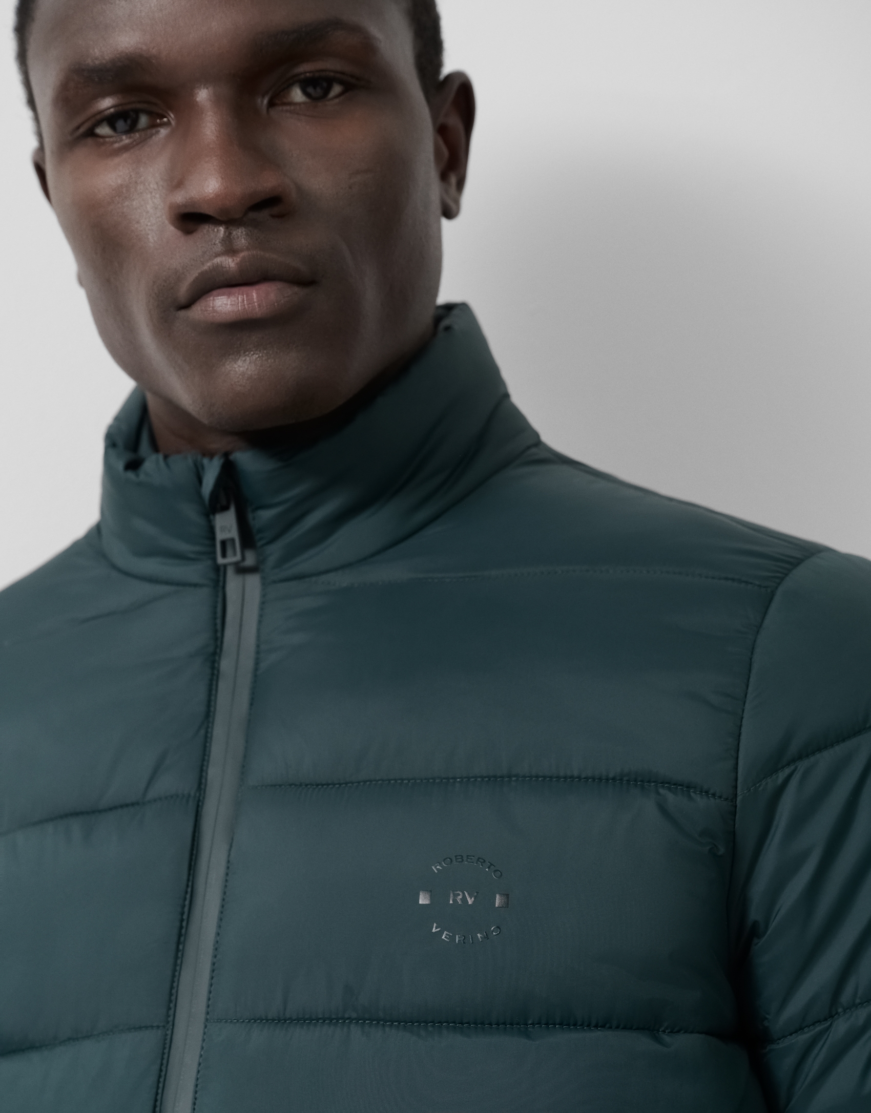 Cazadora t&eacute;cnica acolchada verde oscuro