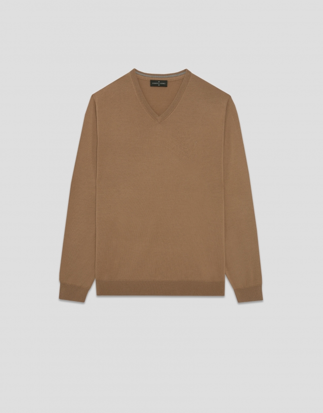 Jersey cuello pico color camel