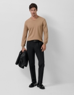 Jersey cuello pico color camel