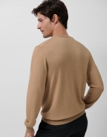 Jersey cuello pico color camel
