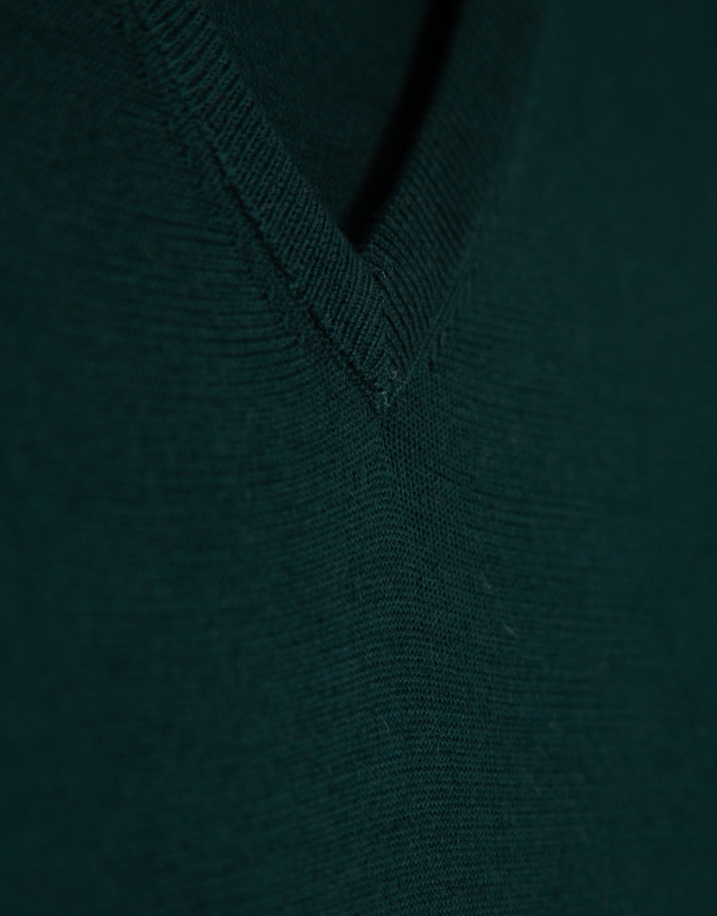 Jersey cuello pico color verde oscuro