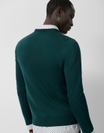 Jersey cuello pico color verde oscuro