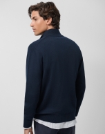 Chaqueta cremallera lisa cuello alto color marino