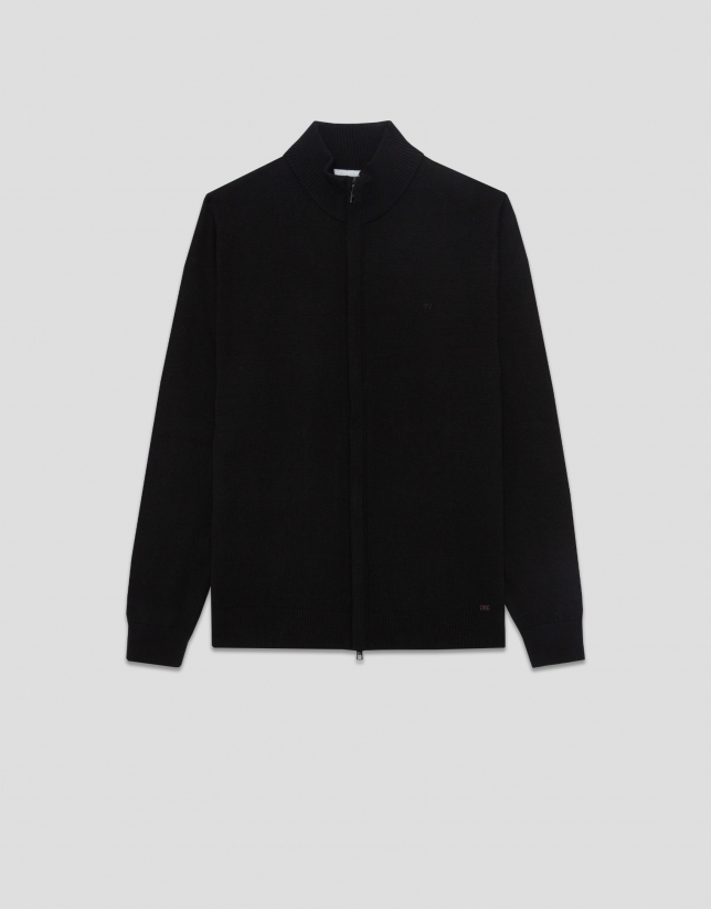 Chaqueta cremallera lisa color negro