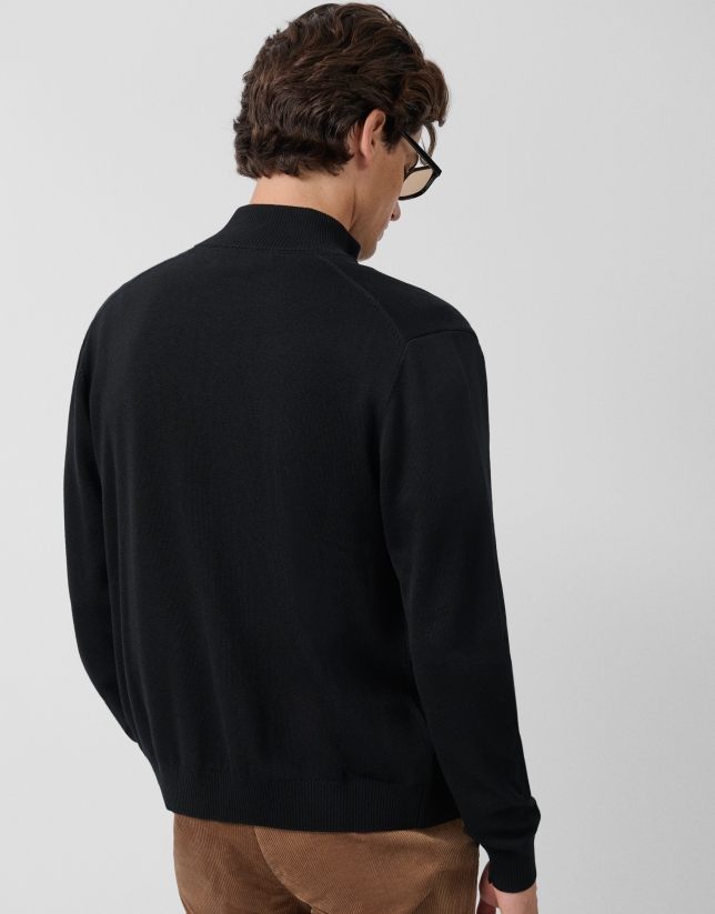 Chaqueta cremallera lisa color negro