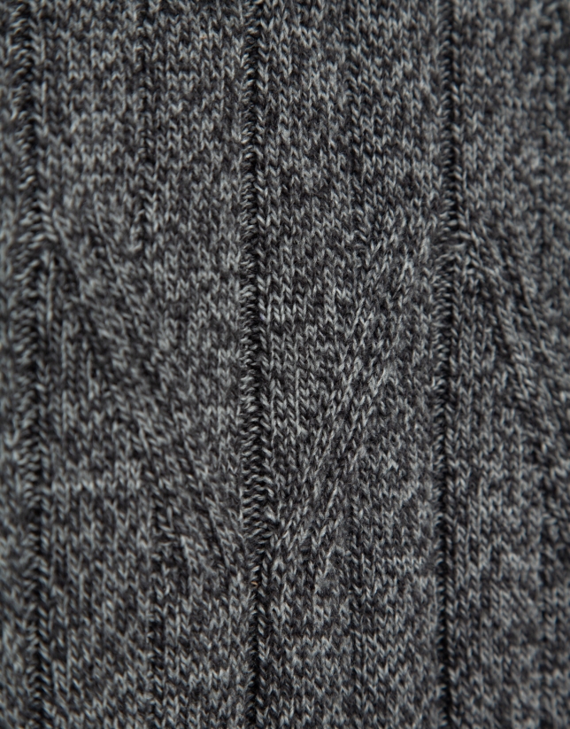 Jersey cuello alto trabajado color gris melange oscuro