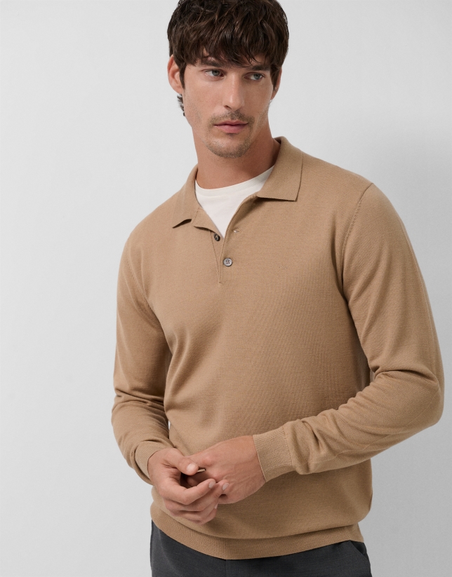 Jersey cuello tipo polo tricotado camel