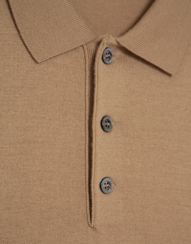 Jersey cuello tipo polo tricotado camel