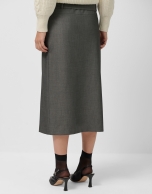 Falda midi recta con tablas delanteras gris