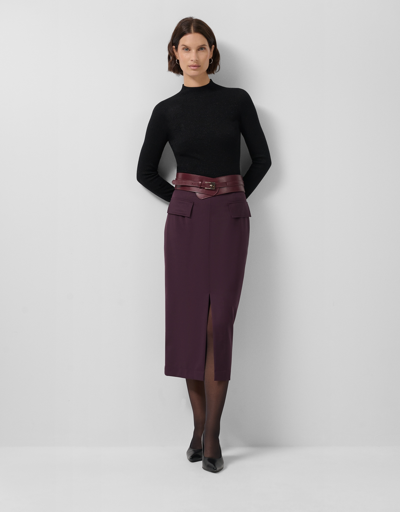 Straight midi skirt with front slit in burgundy