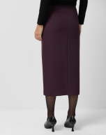 Straight midi skirt with front slit in burgundy