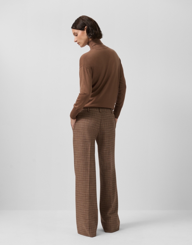 Pantalón recto cuadro cámel
