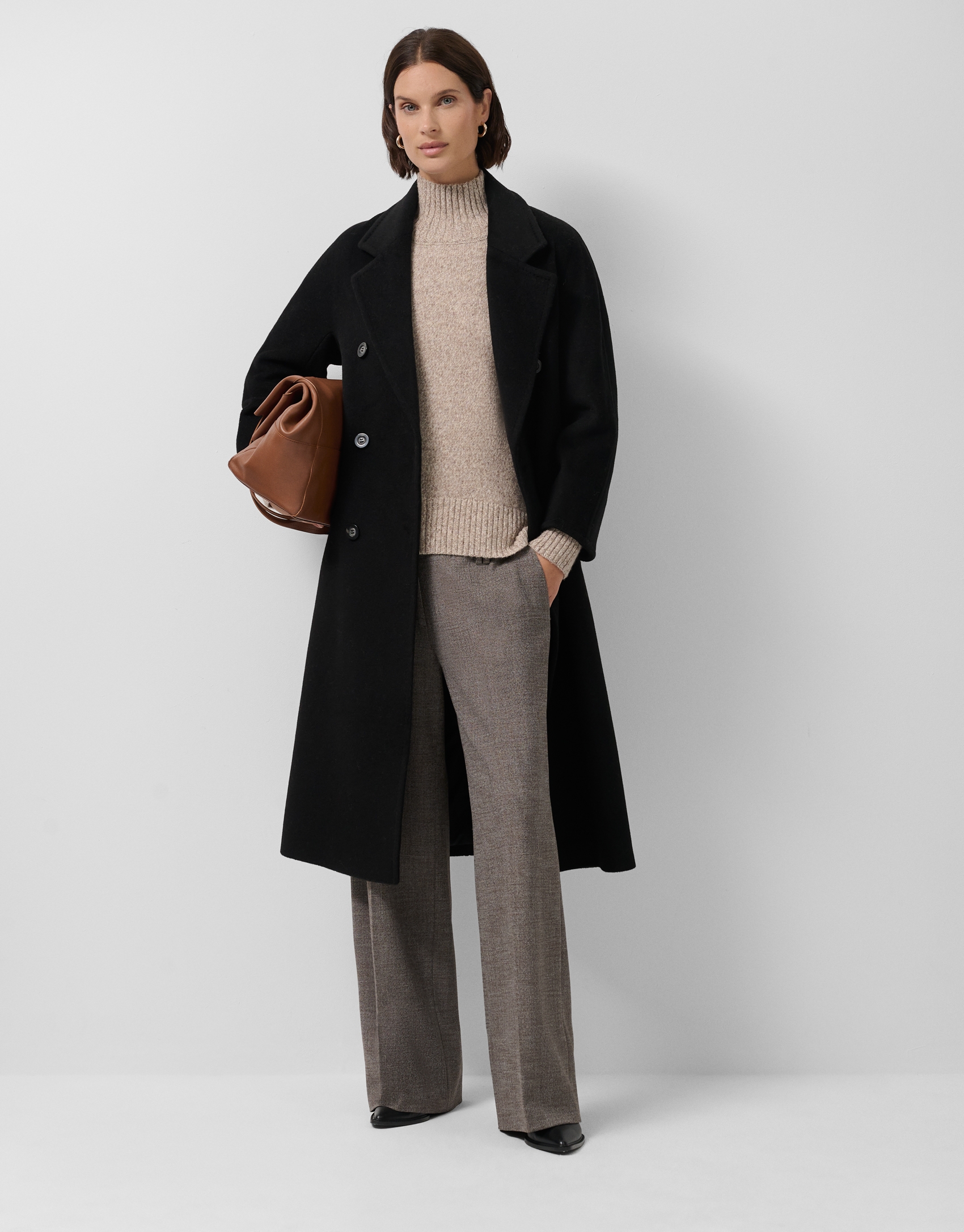 Straight trousers with double belt loops in camel stitch
