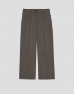Straight trousers with double belt loops in camel stitch