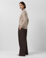 Pantalón ancho con cinturón marrón