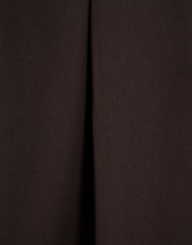 Pantalón ancho con cinturón marrón